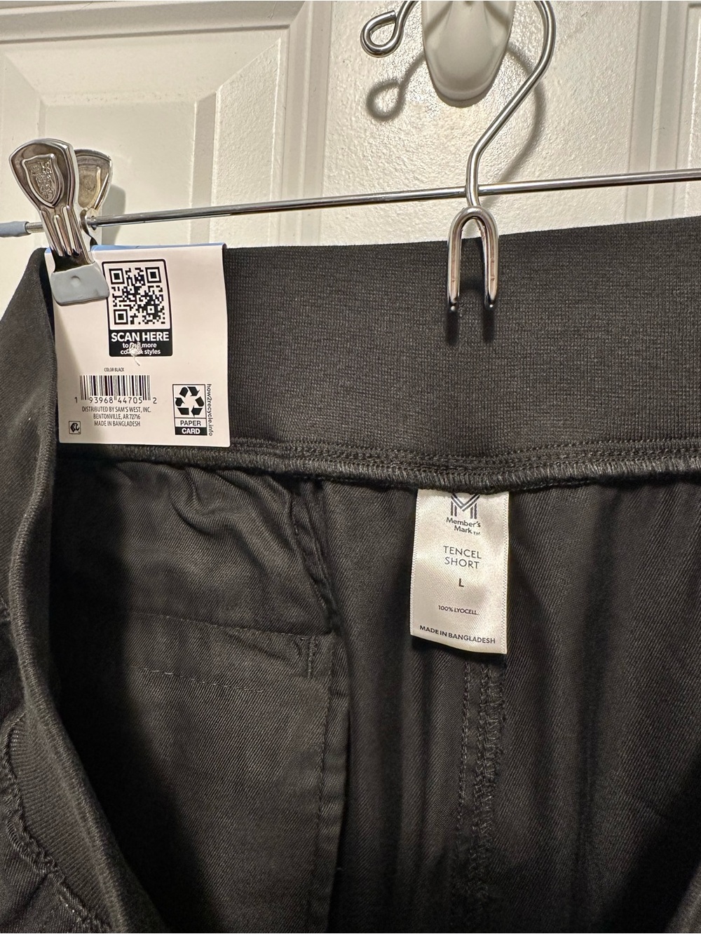 Women’s High-Waist Black Pull-On Shorts with Side Pockets - Picture 5 of 6